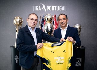 Barata Garcia transforma camisolas desportivas em batas hospitalares