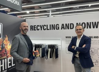 Penteadora integra não-tecidos reciclados no portefólio